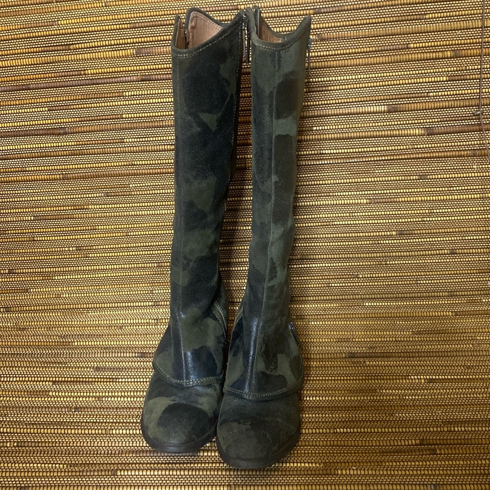 Near New Donald J Pliner Vintage Devi 3 Tall Boots Olive Camou